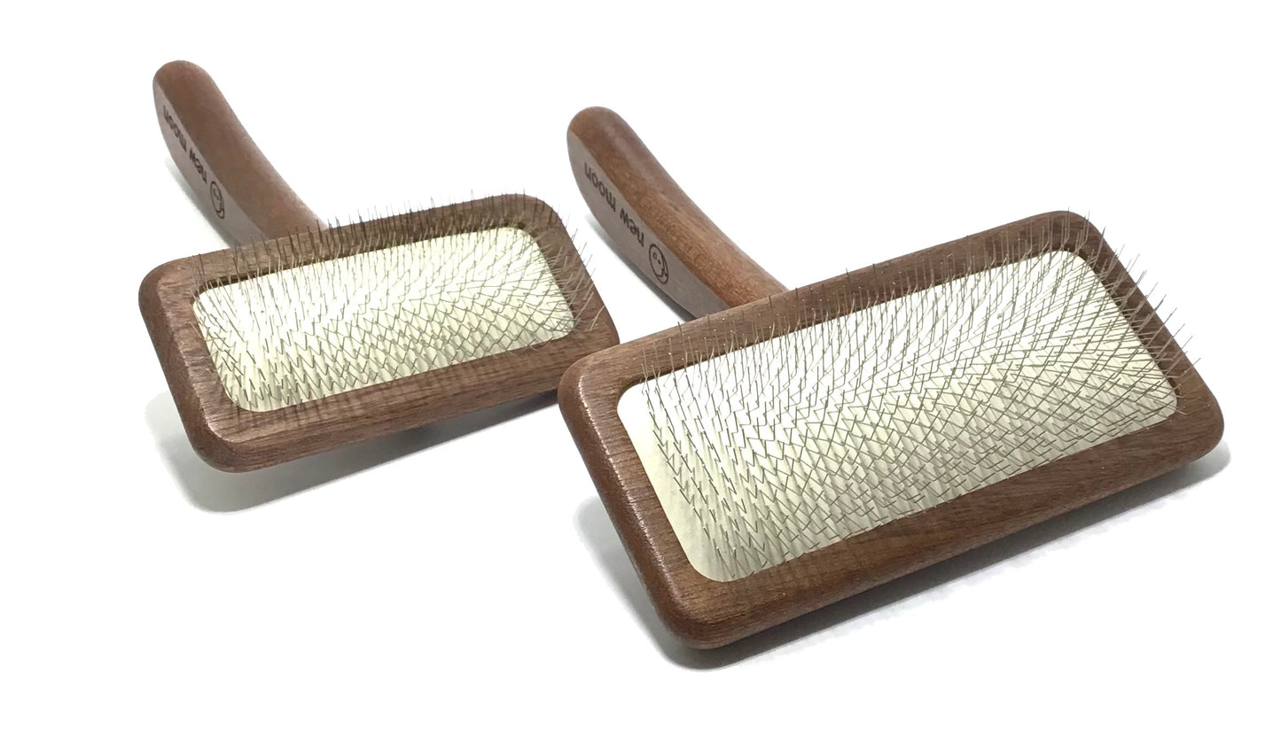 New Moon Competition Grade Slicker Brush, "Sapele Natural Mars"