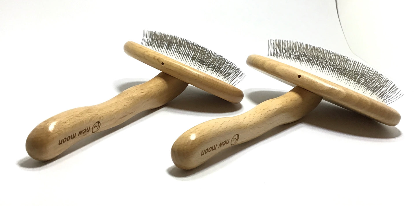 Oval Moon Slicker Brushes